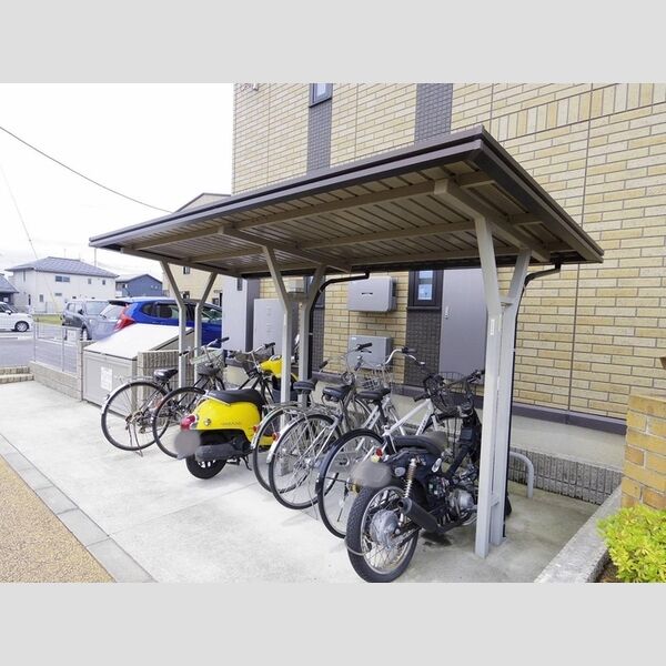 現地周辺 (駐輪場)