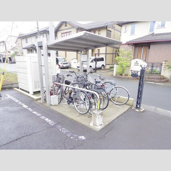 現地周辺 (駐輪場)