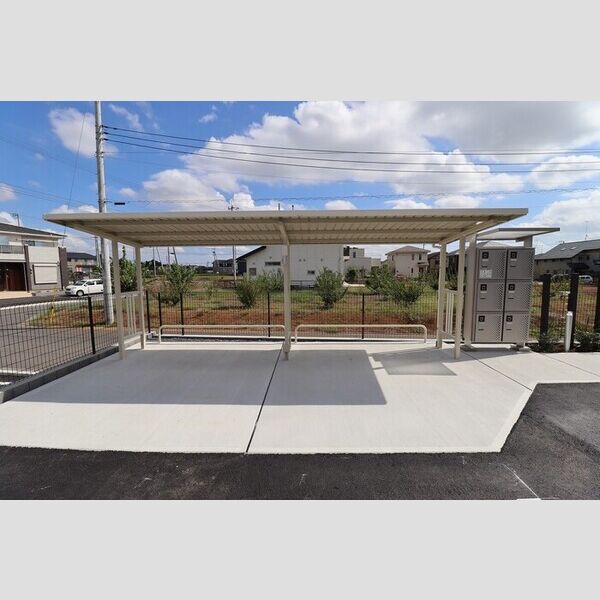 現地周辺 (駐輪場)