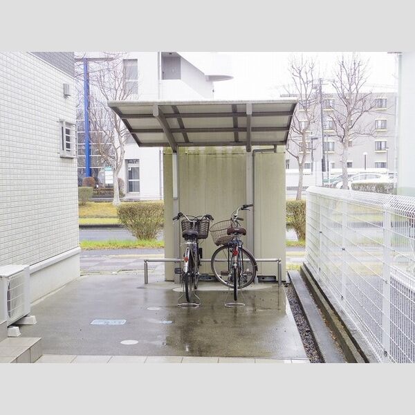 現地周辺 (駐輪場)