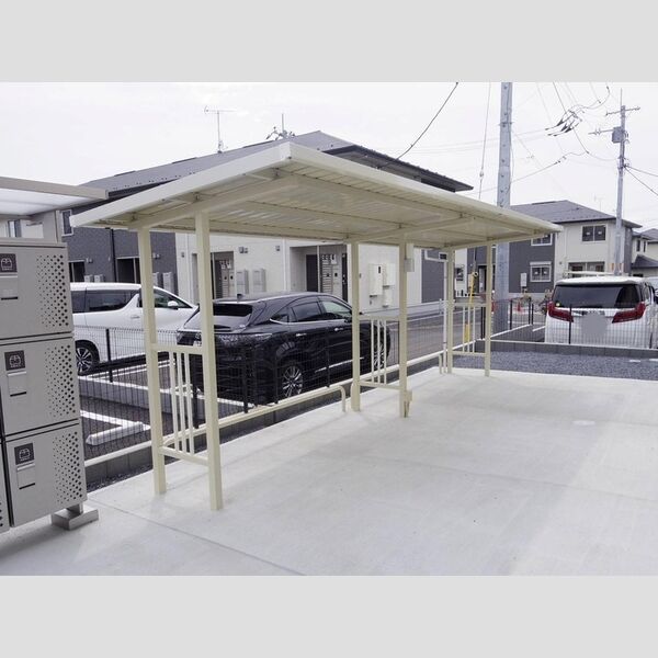 現地周辺 (駐輪場)