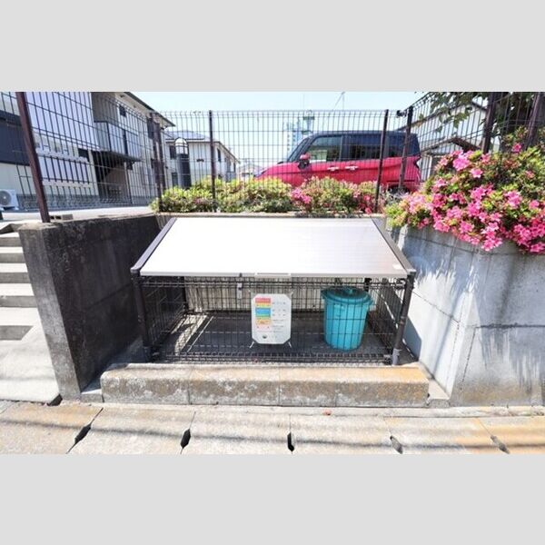 現地周辺 (ゴミストッカー)