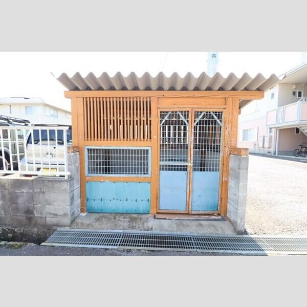 現地周辺 (ゴミ置き場)