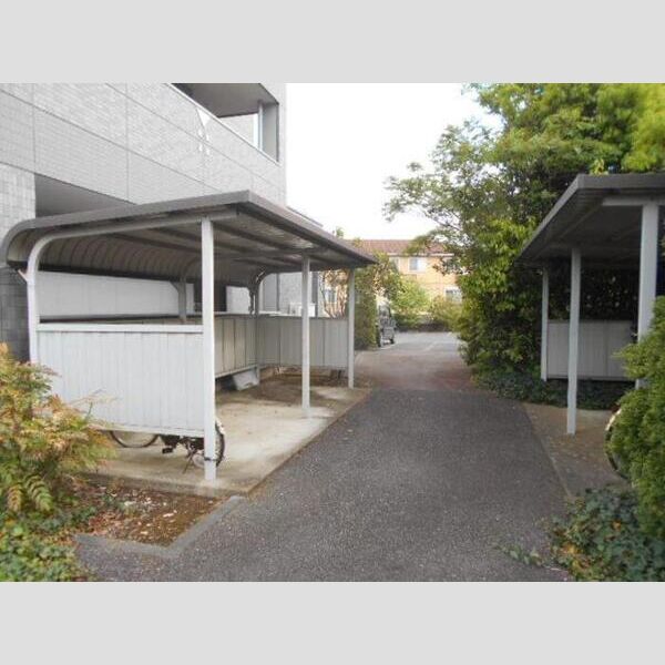 現地周辺 (駐輪場)