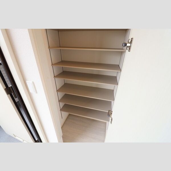 玄関 (シューズクローク)