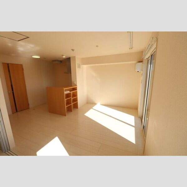 居室・リビング (リビング(エアコン、室内物干し付き))