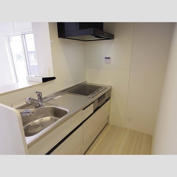 キッチン (対面式システムキッチン(3口IH仕様・グリル付き))