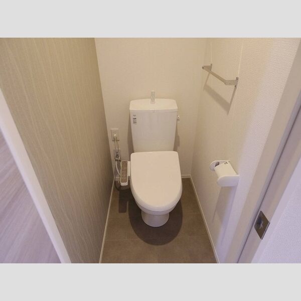 トイレ (温水洗浄暖房便座)