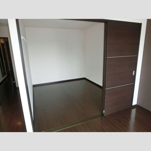 その他 (南側洋室)