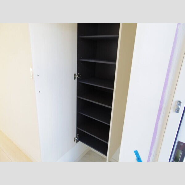 玄関 (シューズボックス(建設中))