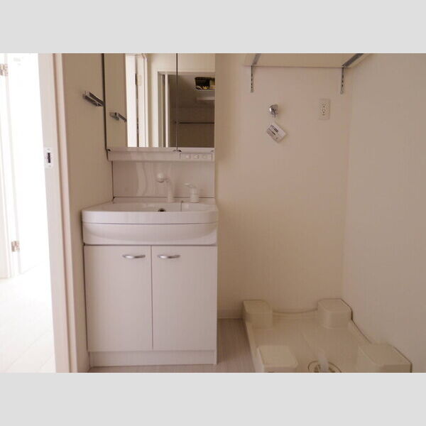 洗面所 (三面鏡付洗面化粧台(建設中))