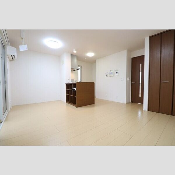 居室・リビング (リビング(エアコン、室内物干し、照明付き))