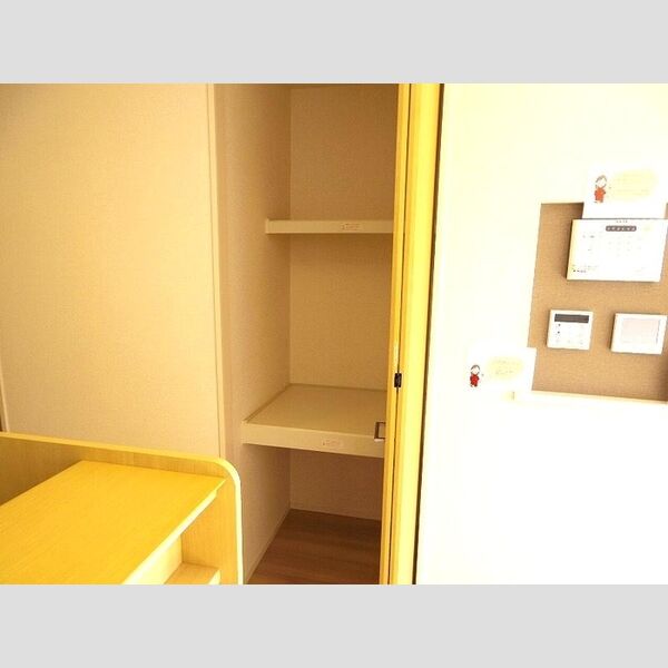 その他 (リビング物入れ)