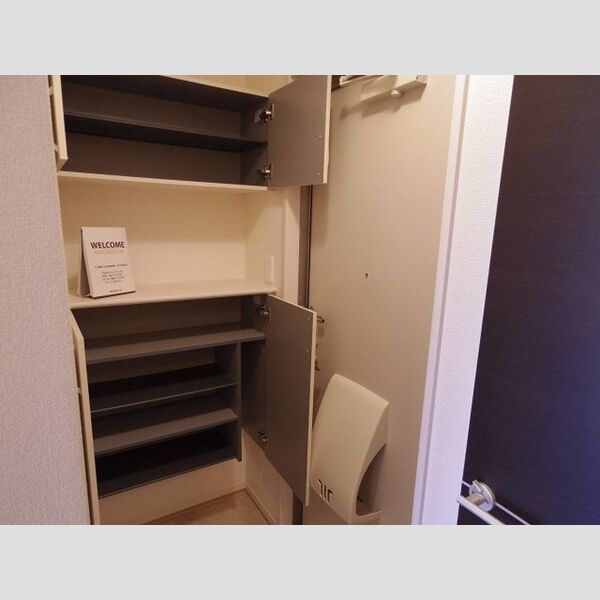玄関 (シューズBOX)