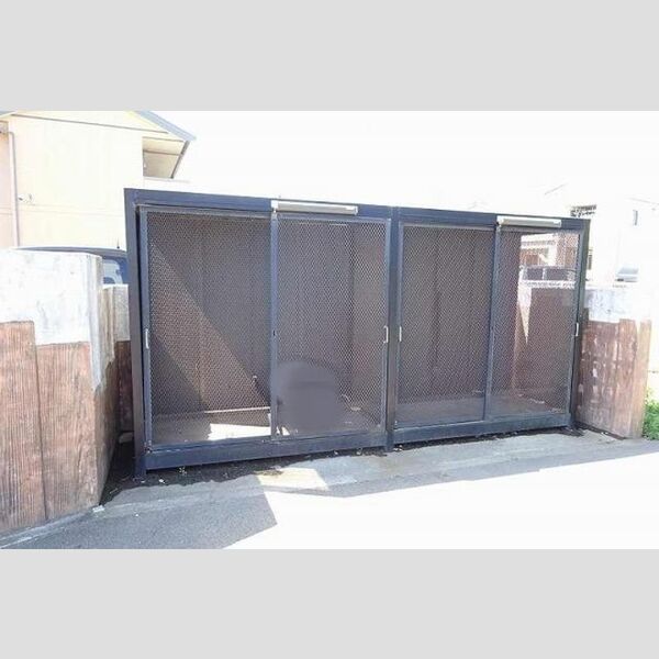 現地周辺 (ゴミストッカー)