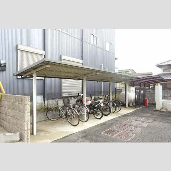 現地周辺 (駐輪場)