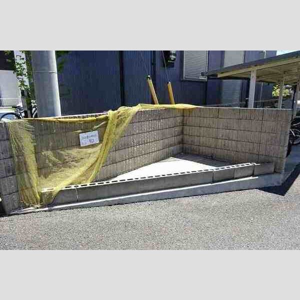 現地周辺 (ゴミストッカー)