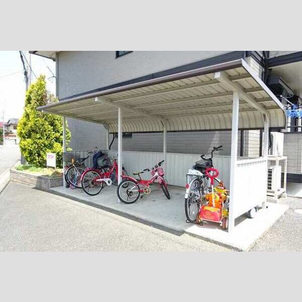 現地周辺 (駐輪場)