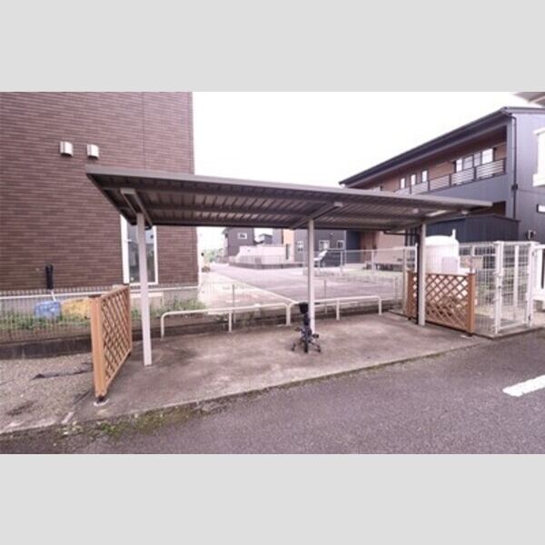 現地周辺 (駐輪場)