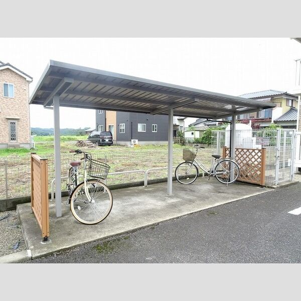 現地周辺 (駐輪場)