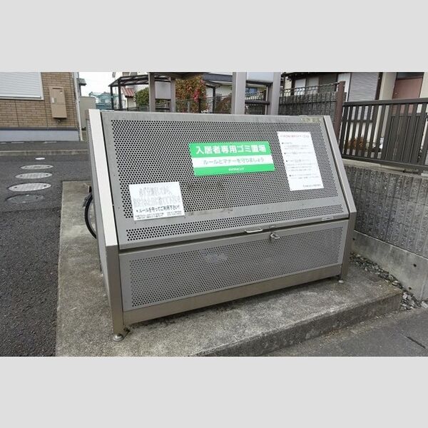 現地周辺 (ゴミストッカー)