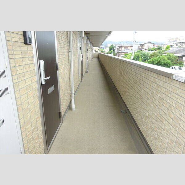 エントランス (2F 通路)