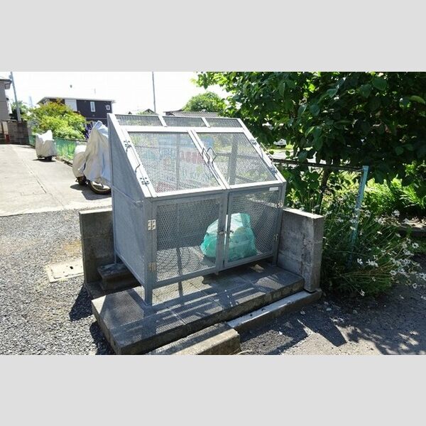 現地周辺 (ゴミストッカー)