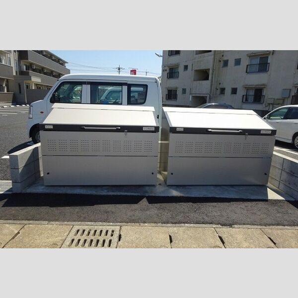 現地周辺 (ゴミストッカー)