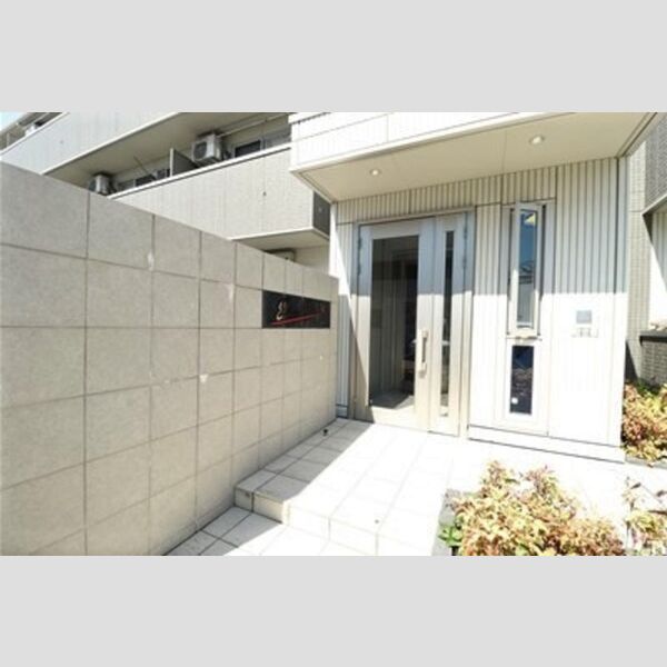 エントランス (エントランスはオートロック付きです。)