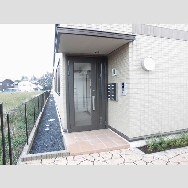 エントランス (エントランスはオートロック付です)