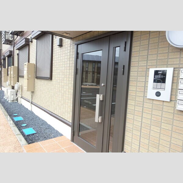エントランス (エントランスはオートロック付です)
