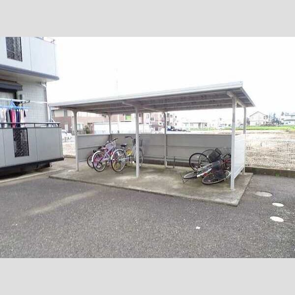 現地周辺 (駐輪場)