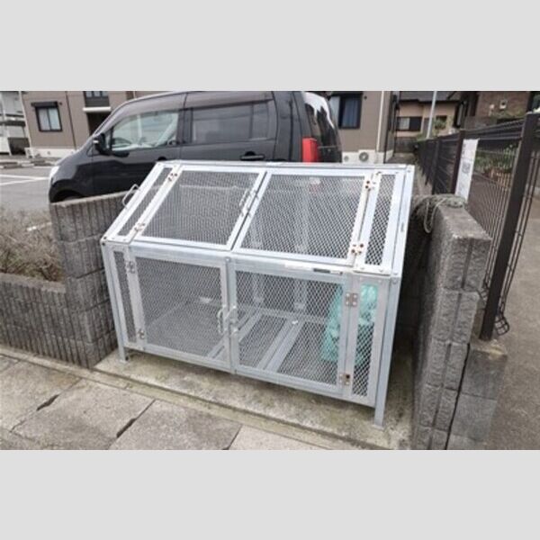 現地周辺 (ゴミストッカー)