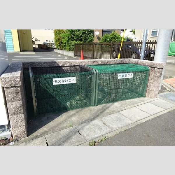 現地周辺 (ゴミストッカー)