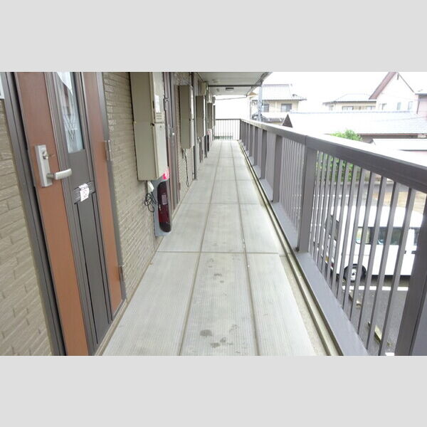 エントランス (2F 通路)