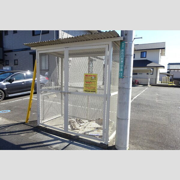 現地周辺 (ゴミ置場)