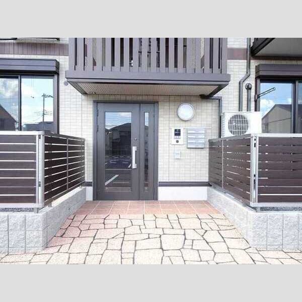 エントランス (エントランスはオートロック付です。ちゅう)