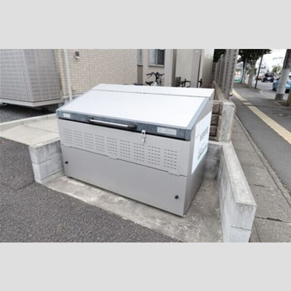 現地周辺 (ゴミストッカー)