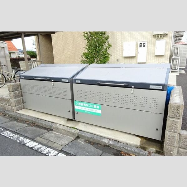現地周辺 (ゴミストッカー)
