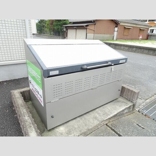 現地周辺 (ゴミストッカー)