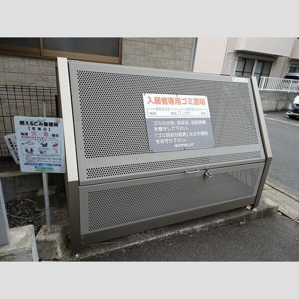 現地周辺 (ゴミストッカー)