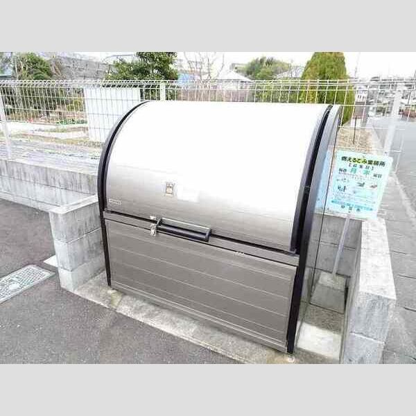 現地周辺 (ゴミストッカー)