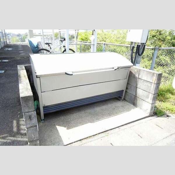 現地周辺 (ゴミストッカー)