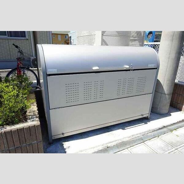 現地周辺 (ゴミストッカー)