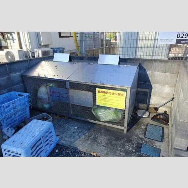 現地周辺 (ゴミストッカー)