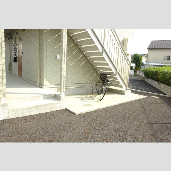 現地周辺 (駐輪場)