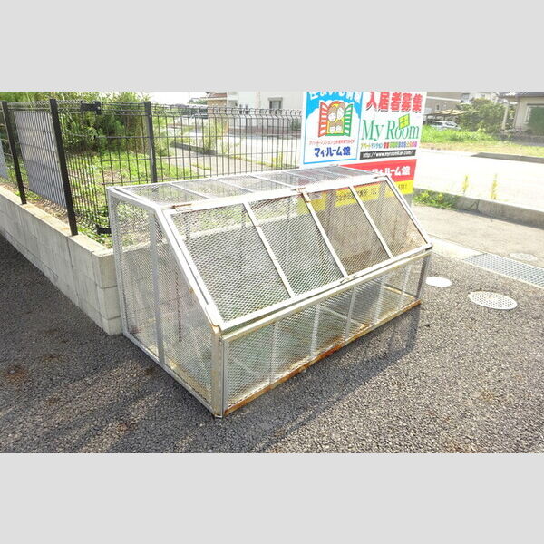 現地周辺 (ゴミストッカー)