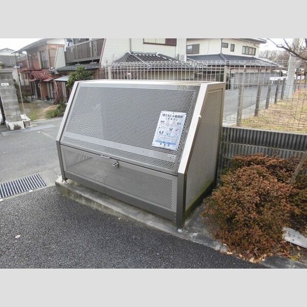 現地周辺 (ゴミストッカー)