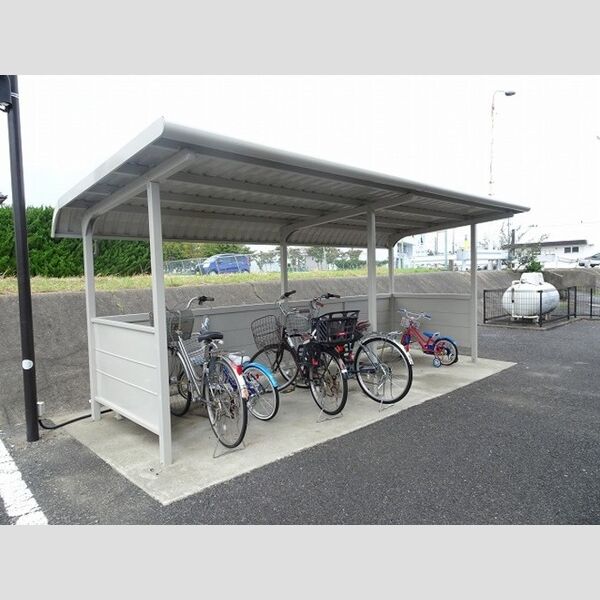 現地周辺 (駐輪場)