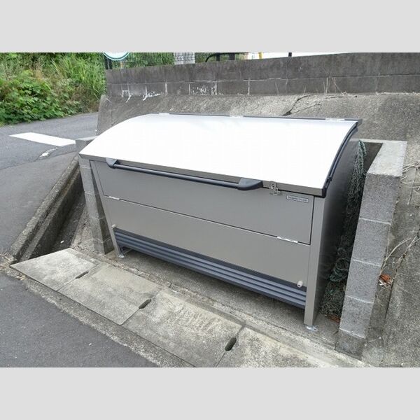 現地周辺 (ゴミストッカー)